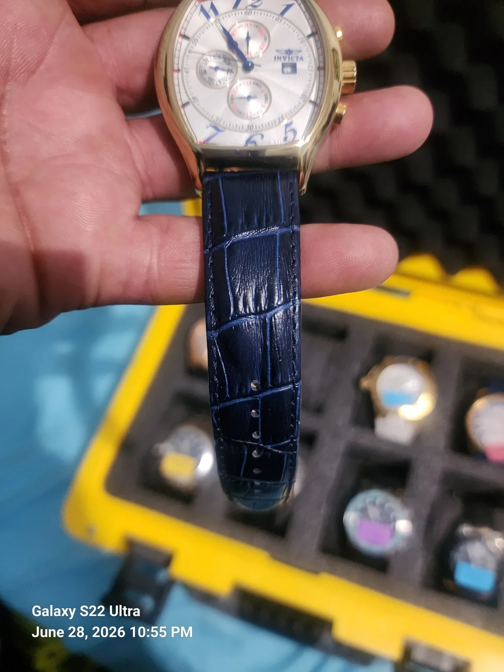 Invicta men tonneau